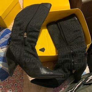 Fendi boots blk great condition